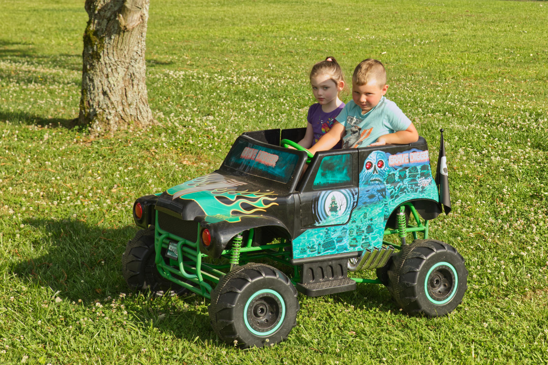 crockett coonhound dave and alana on monster truck Two kids in battery powered monster truck.