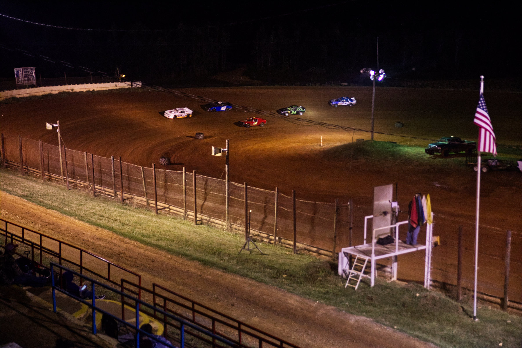 The dirt track racing in Ethridge Tn.